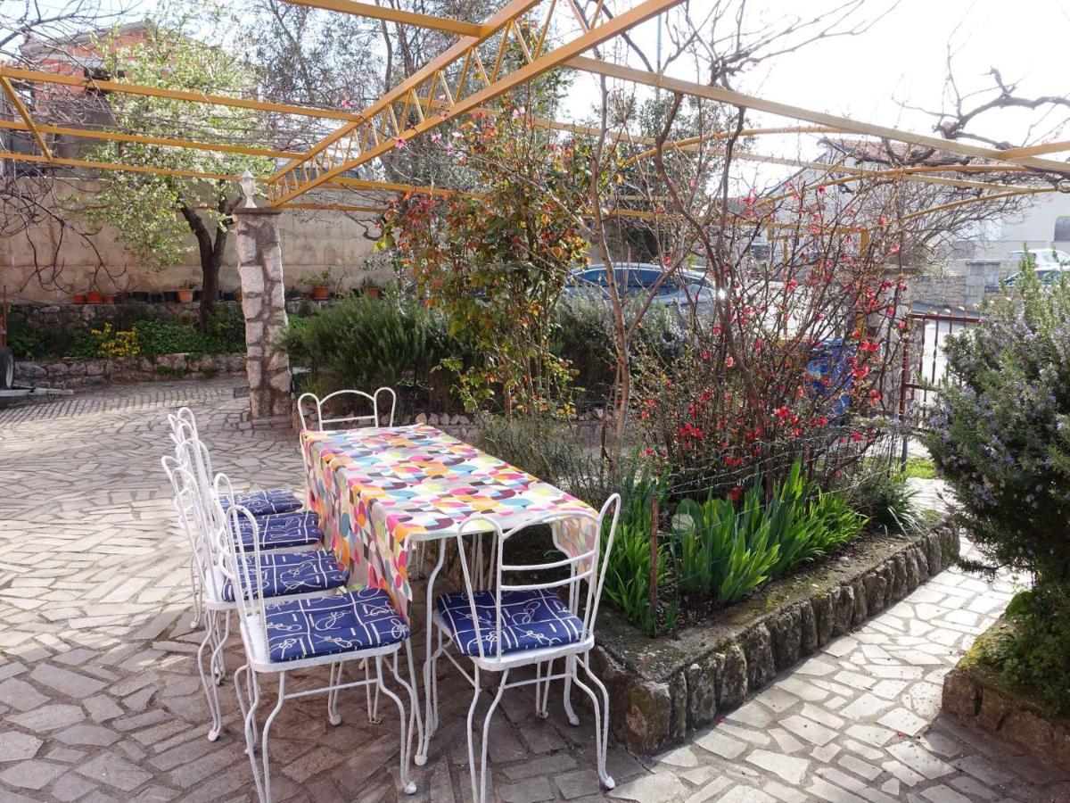 Apartment In Omisalj - Insel Krk 39736 ภายนอก รูปภาพ